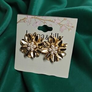 New Lonna & Lilly Gold tone Pearl Center Flower Stud Earrings